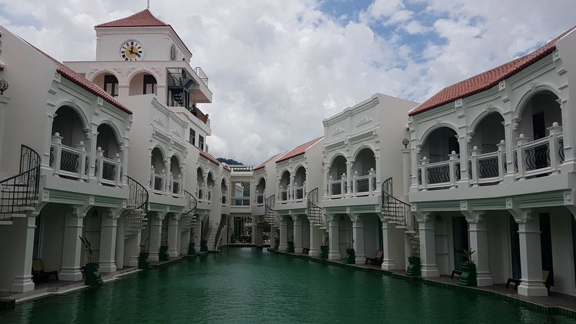 Supicha Pool Access Hotel - Sha Plus Phuket Екстериор снимка